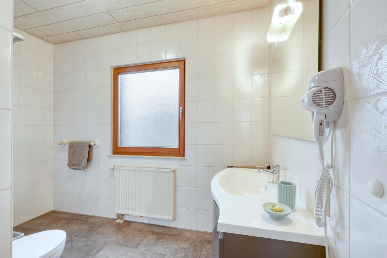 Seepark Kirchheim Ferienhaus Bei Diane Mit Sauna Exteriér fotografie